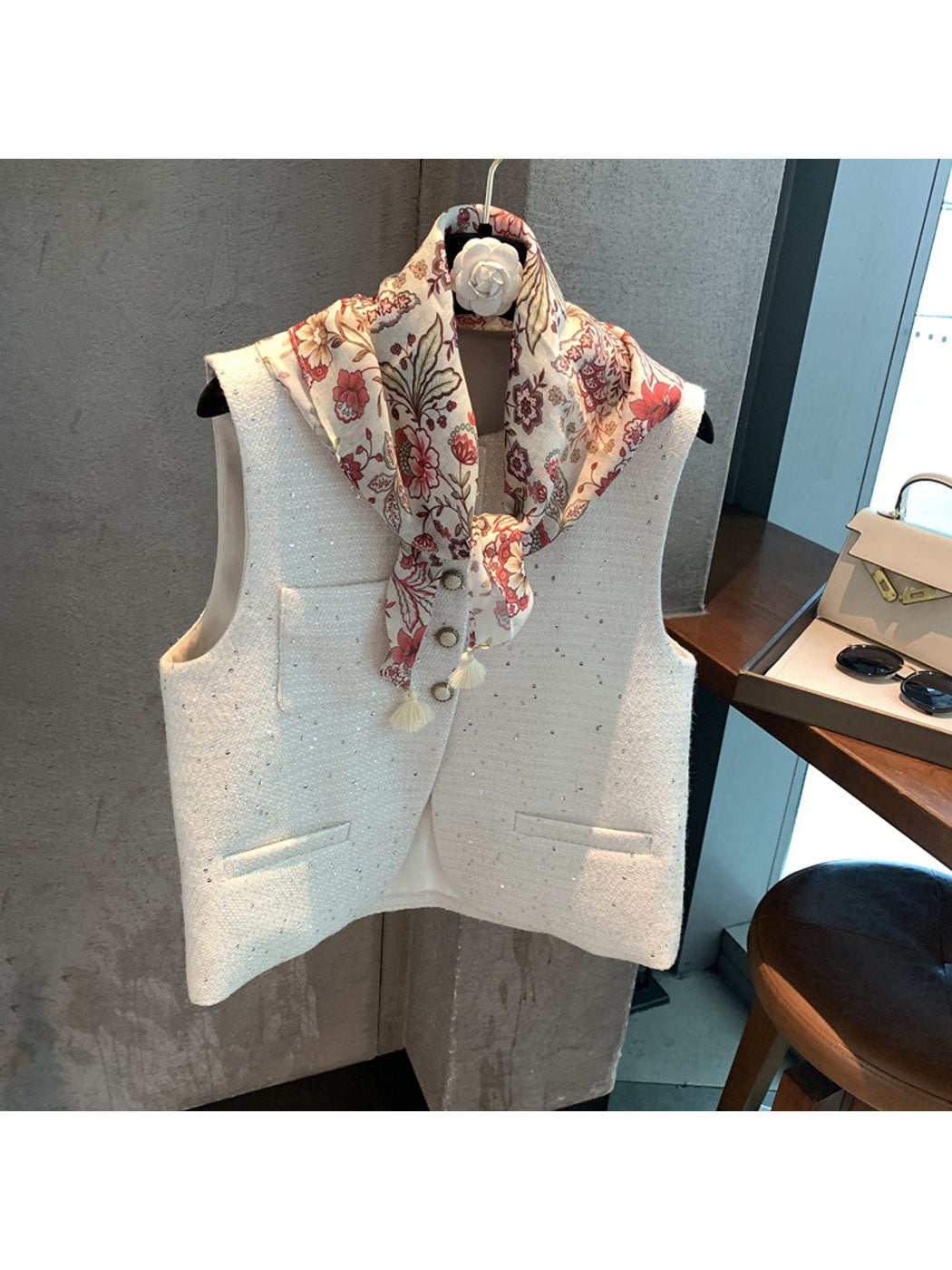 Scarvii - Lush Floral Print Decorative Square Scarf