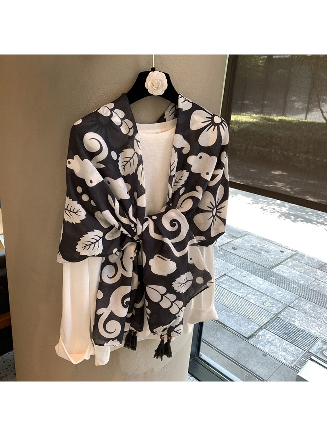 Scarvii - Classic Flower Patterned Scarf
