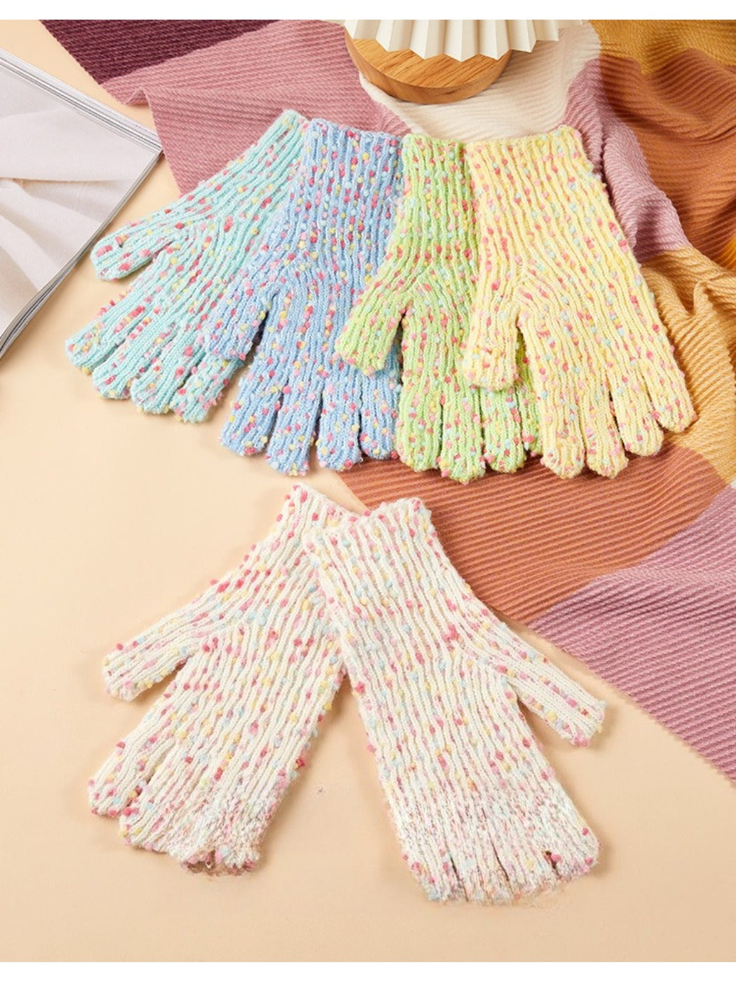 Gloving – Touchscreen Knitted Gloves with Colorful Dots
