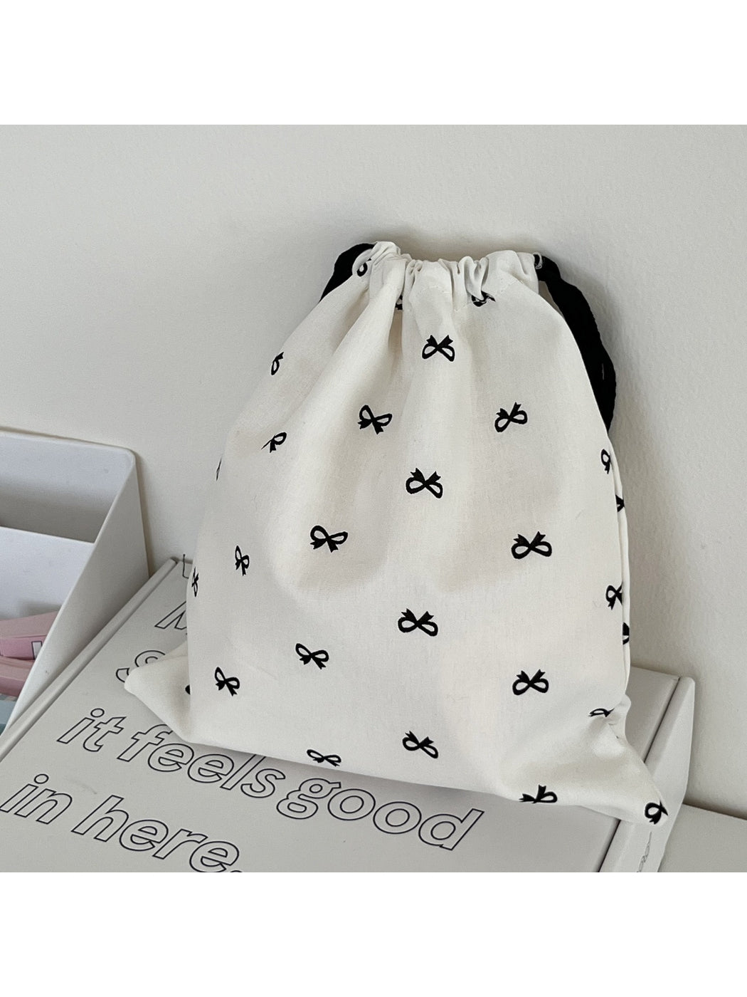 Side view of Cosbai drawstring pouch featuring bow pattern