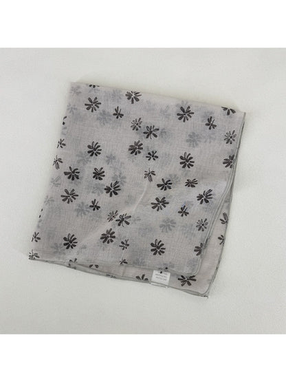 Scarvii scarf styled as headband with ditsy daisy pattern on model
