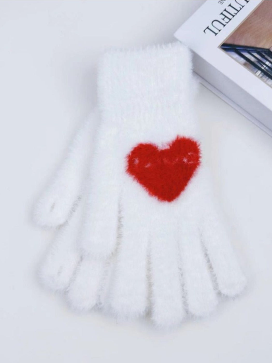 Gloving – Winter Gloves with Heart Print