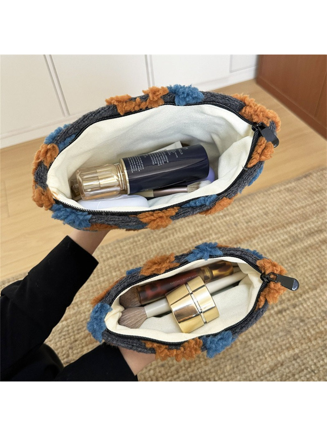 Cosbai - Plush Retro Flower Pouch