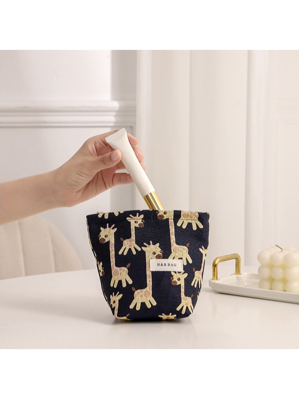 Cosbai - Giraffe Print Portable Storage Bag