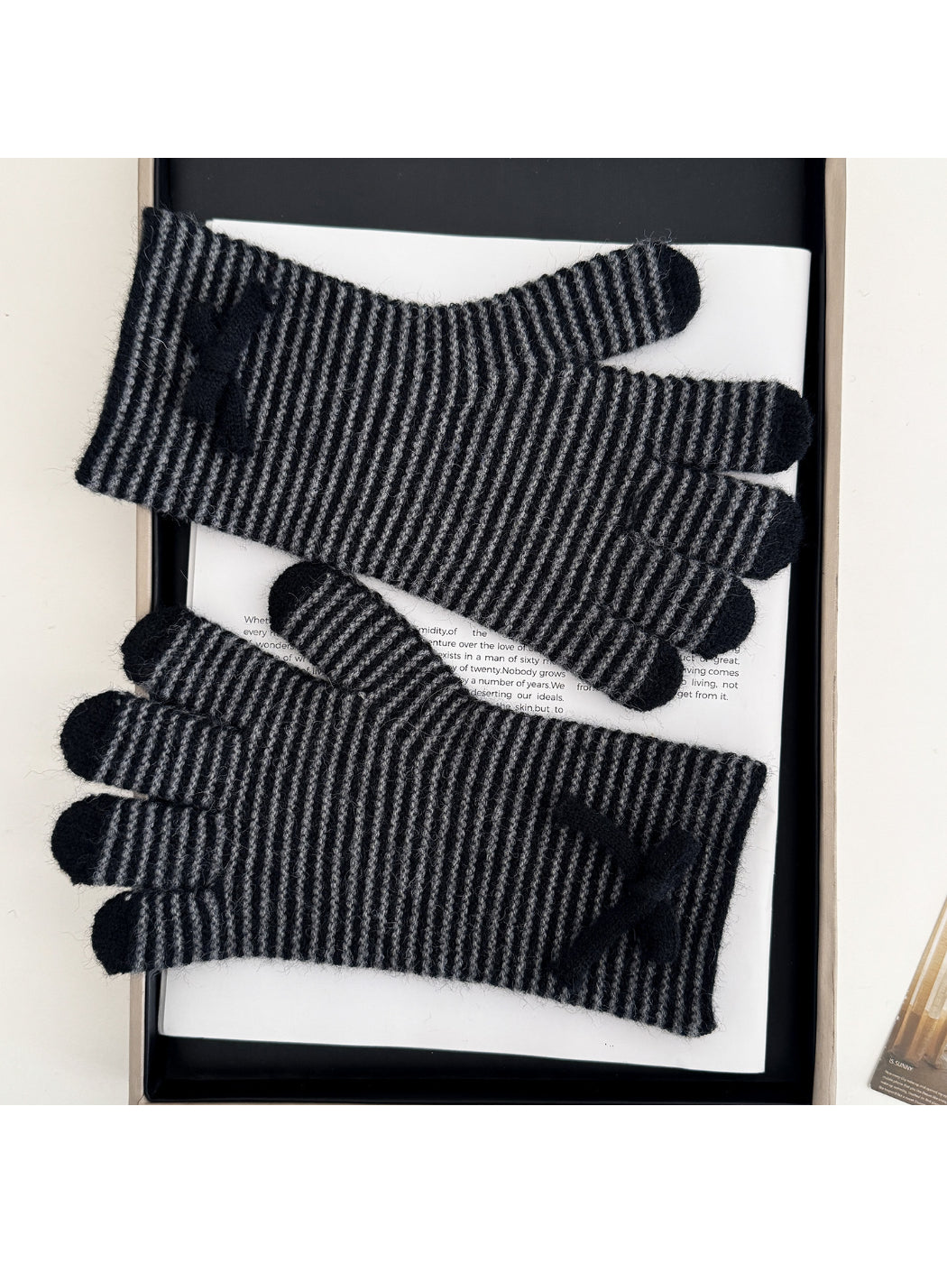 Gloving - Striped Bow Detail Ribbed Knit Gloves