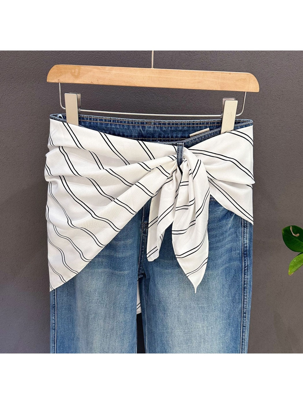 Scarvii - Simple Diagonal Stripe Triangle Bandana