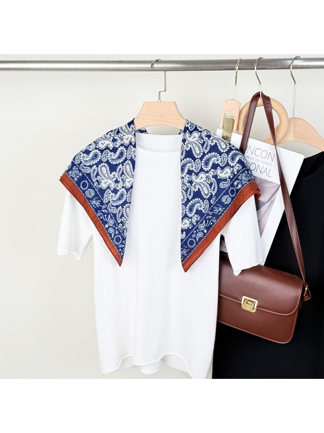 Scarvii - Classic Paisley Print Colorblock Square Scarf