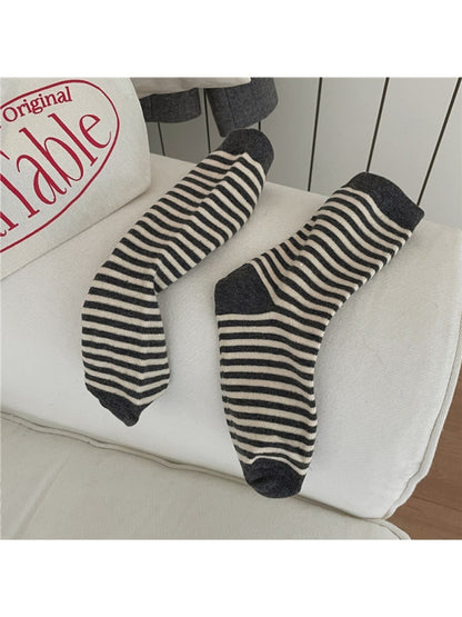 Rufia - Minimal Contrast Stripe Crew Socks