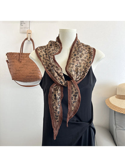 Scarvii - Retro Leopard Print Diamond Shaped Scarf