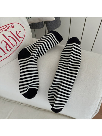 Rufia - Minimal Contrast Stripe Crew Socks
