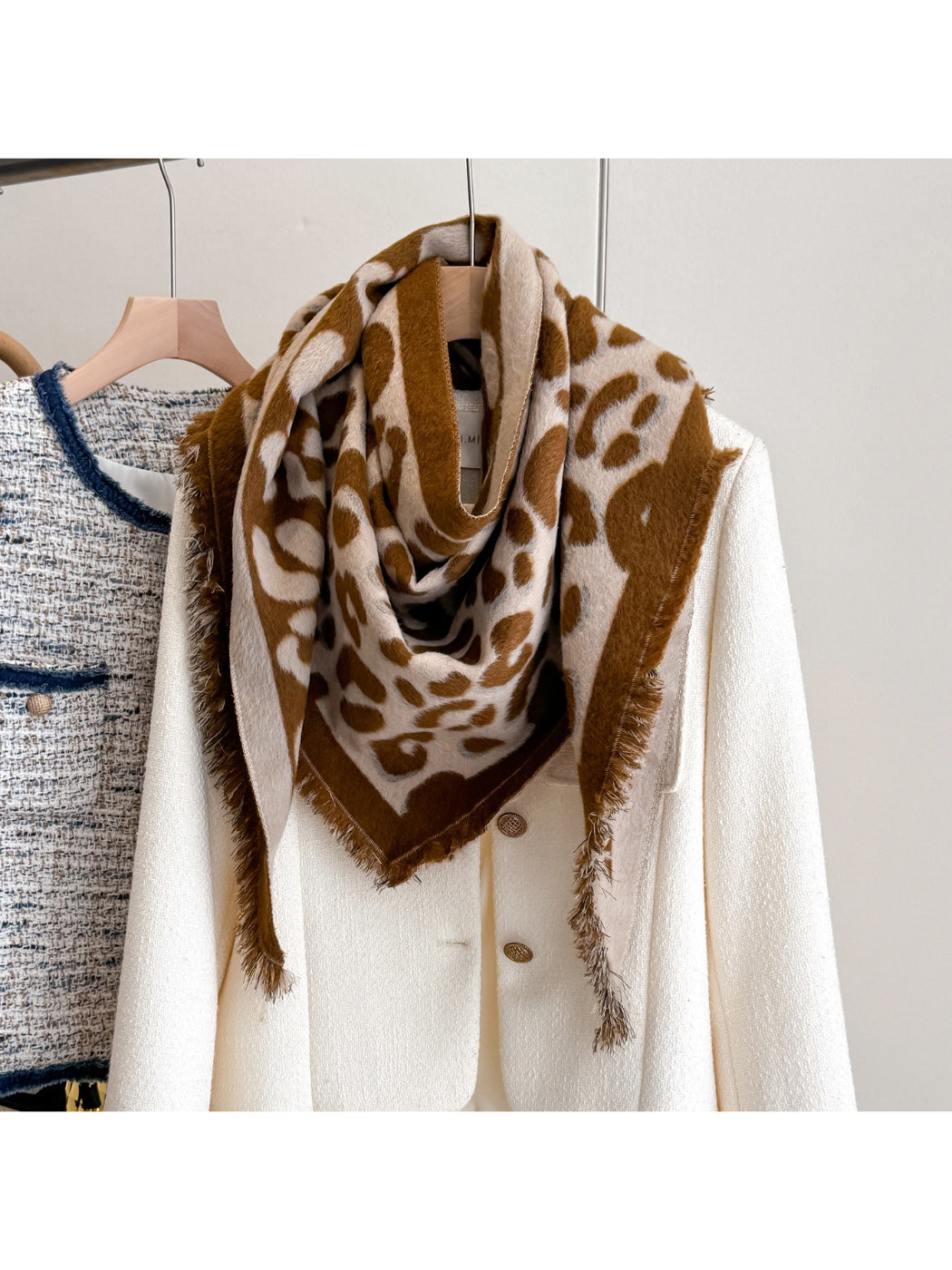 Scarvii - Leopard Pattern Triangle Shawl