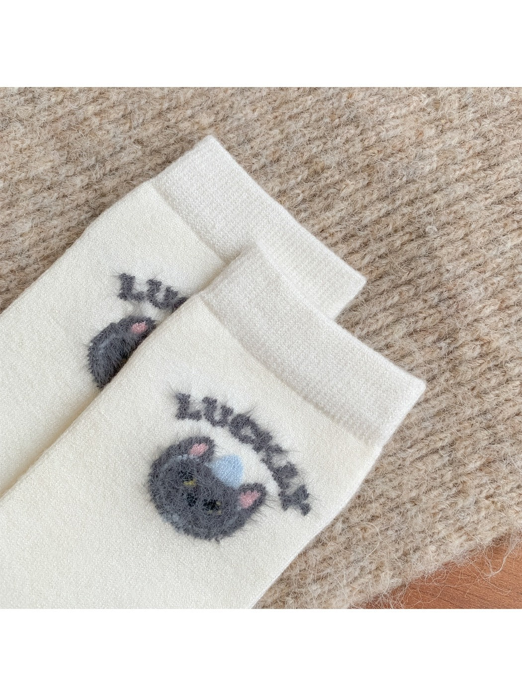 Rufia – Plush Socks with Puppy & Bow Print