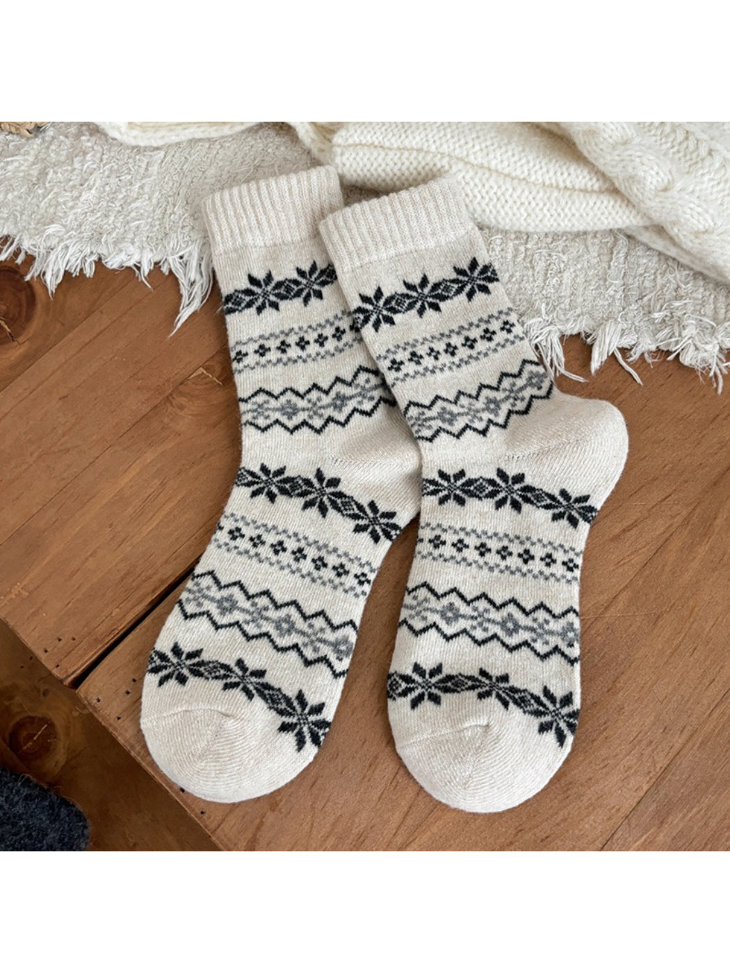 Rufia - Nordic Snowflake Pattern Crew Socks