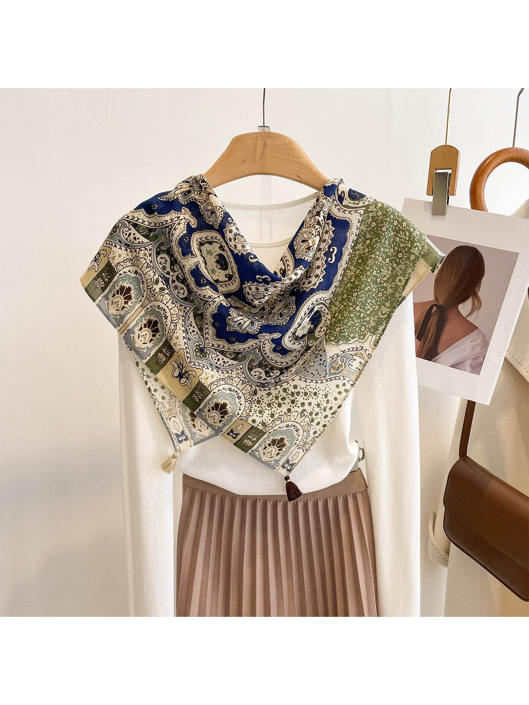 Scarvii Retro Print Workwear Neck Square Scarf product image
