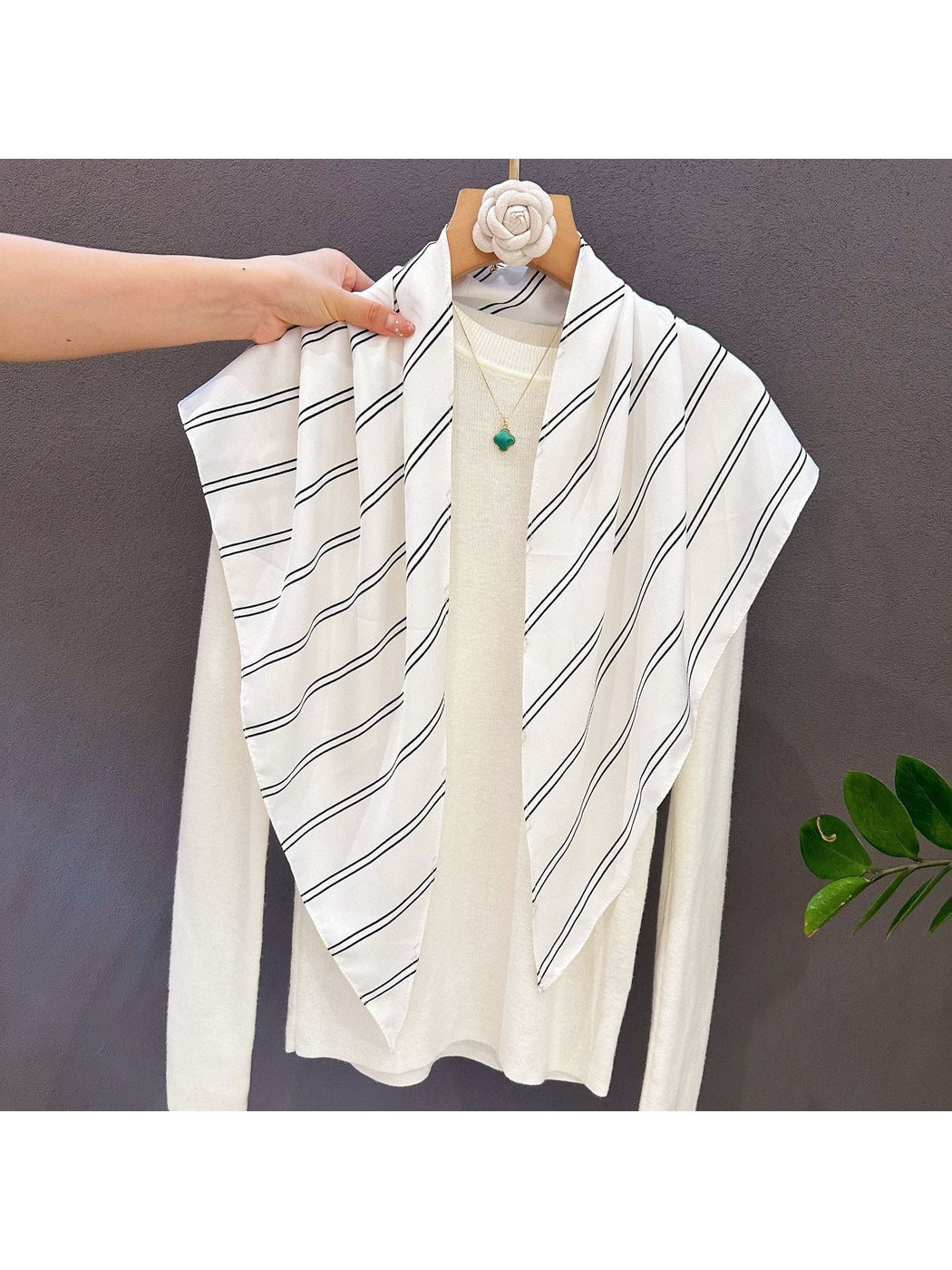 Scarvii - Simple Diagonal Stripe Triangle Bandana