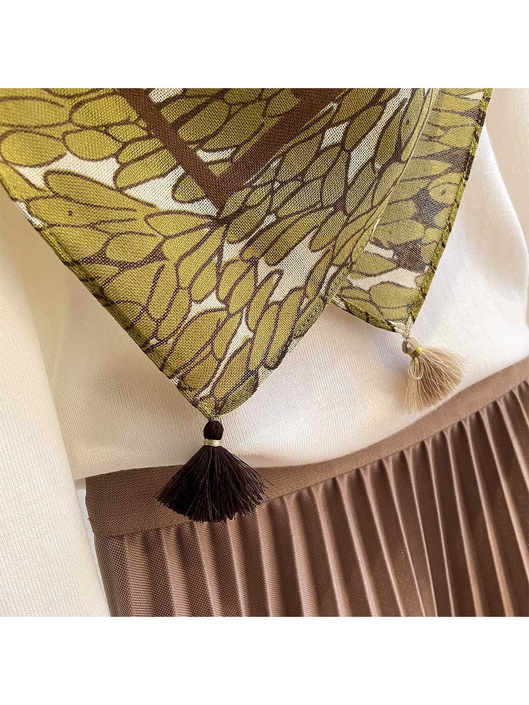 Scarvii - Green Botanical Print Tassel Square Scarf