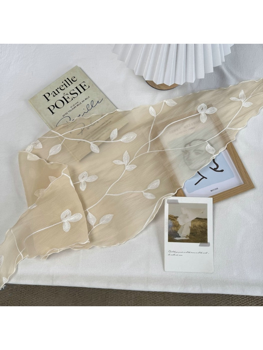 Scarvii - Embroidered Leaves Pattern Diamond-shaped Scarf