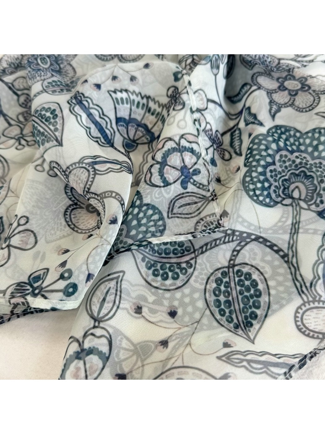 Scarvii - Retro Style Botanical Floral Scarf