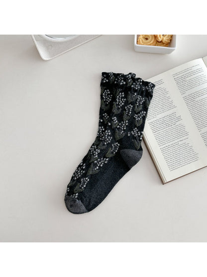 Rufia - Textured Leaf Cluster Socks