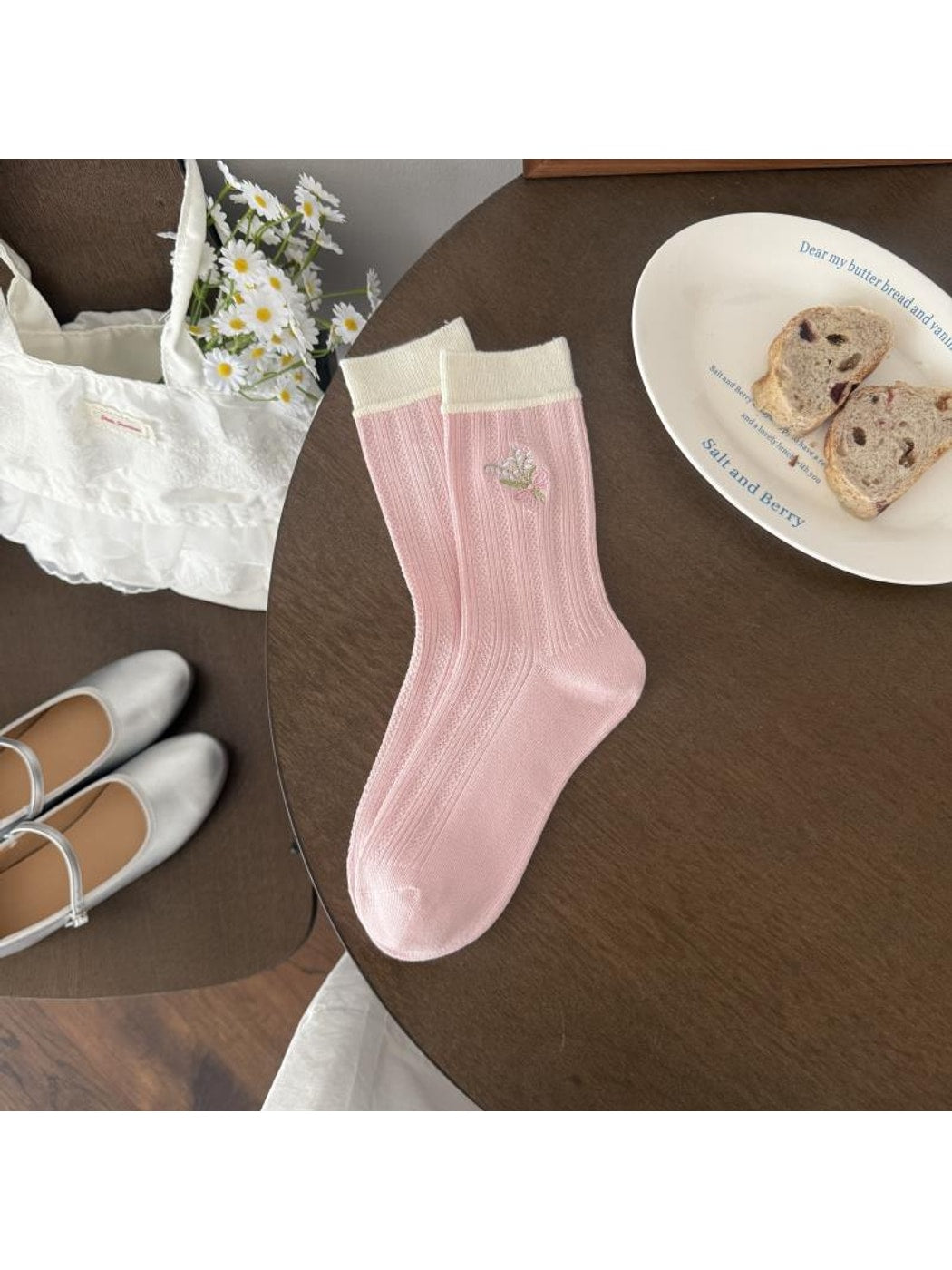 Rufia - Bouquet Embroidered Casual Crew Socks
