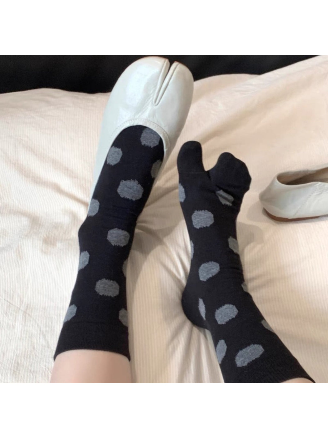 Rufia - Polka Dot Ribbed Cuff Split-Toe Crew Socks