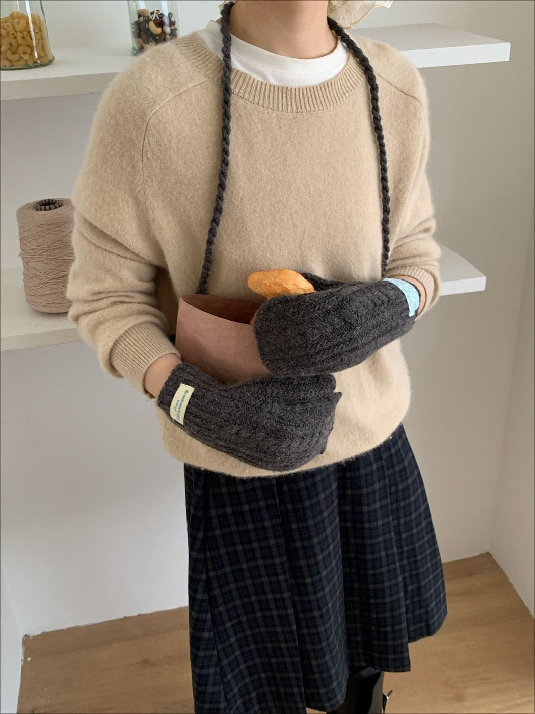 Gloving - Full-Cover Knitted Gloves With Lanyard