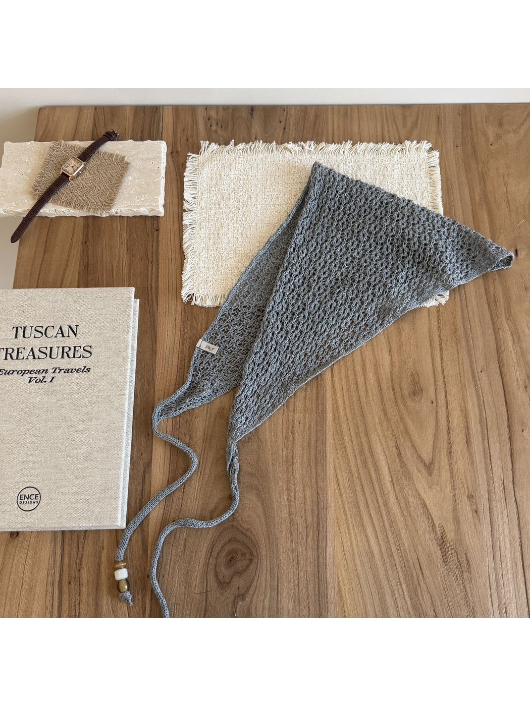 Scarvii - Retro Openwork Minimalist StyleTriangle Scarf
