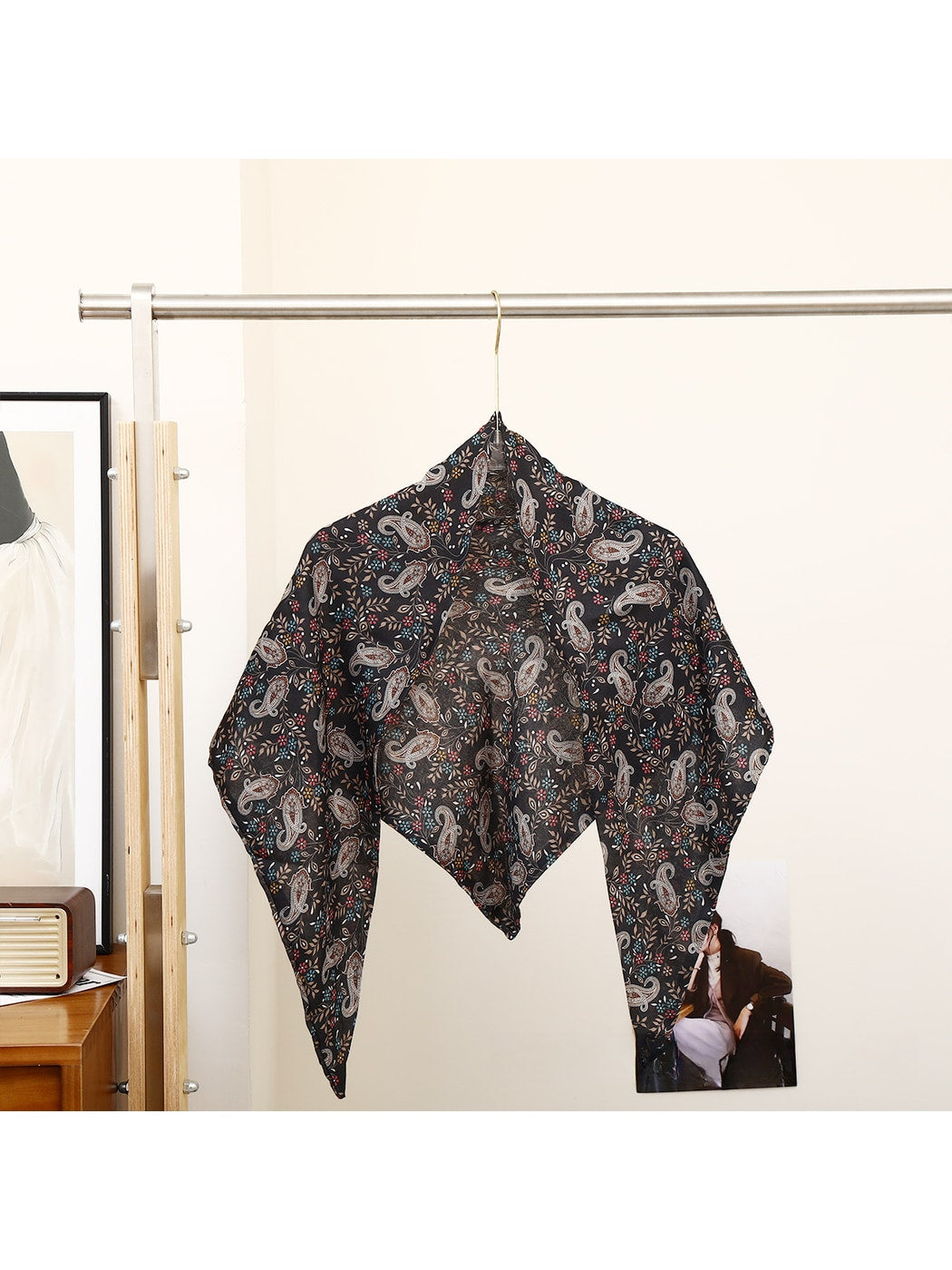 Scarvii - Retro Paisley Waist Styling Triangle Scarf