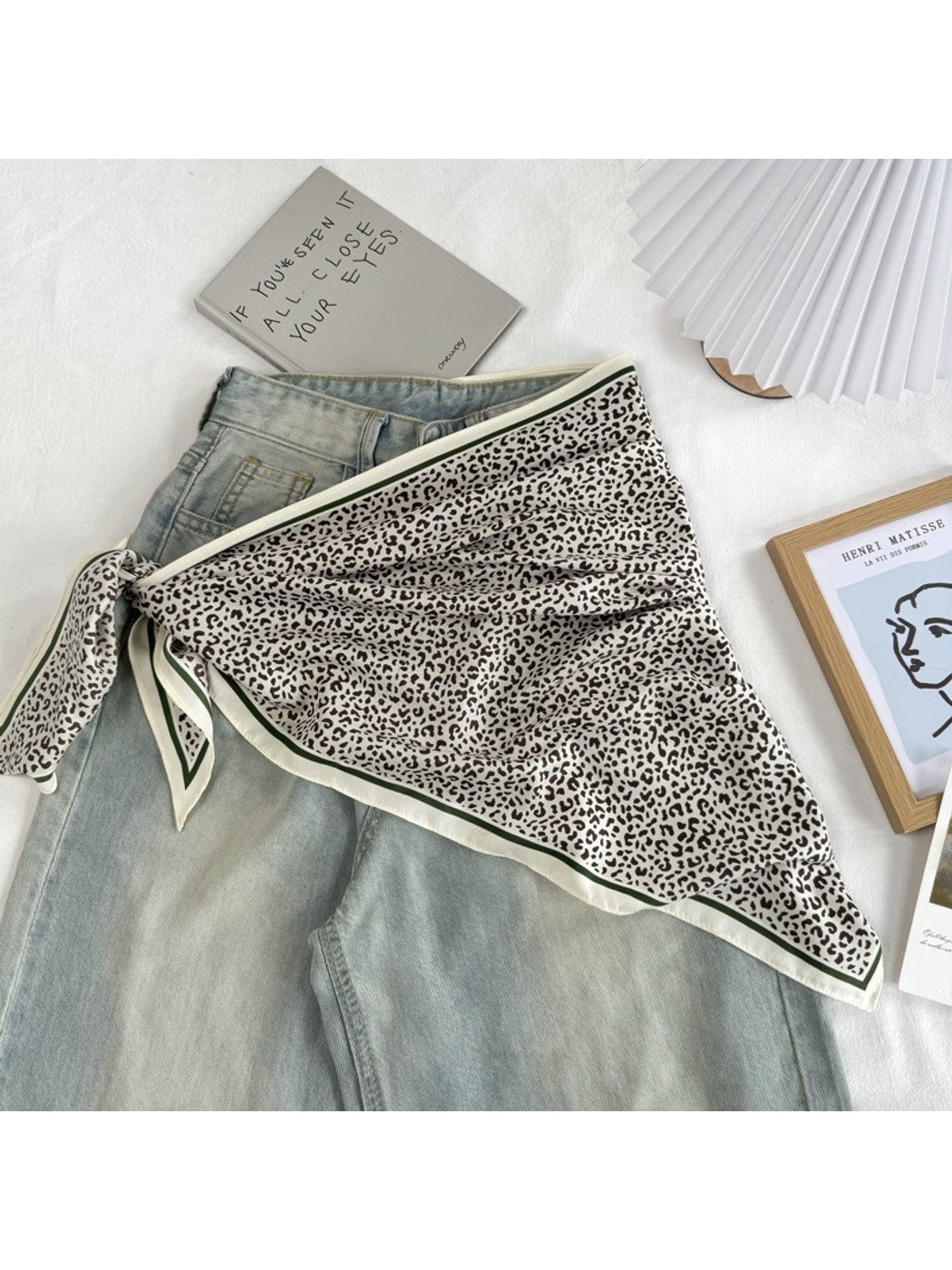 Scarvii - Classic Contrast Border Triangle Bandana