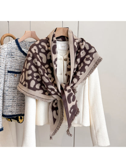 Scarvii - Leopard Pattern Triangle Shawl