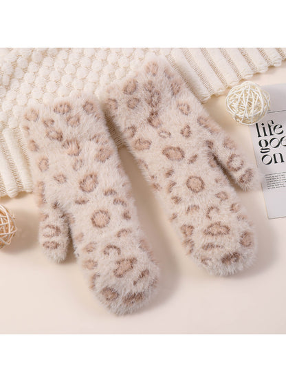 Gloving - Plush Leopard Print Mittens
