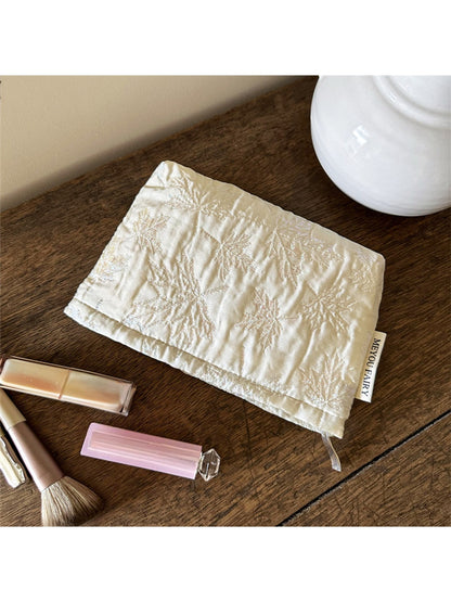Cosbai - Elegant Leaf Embroidered Makeup Bag