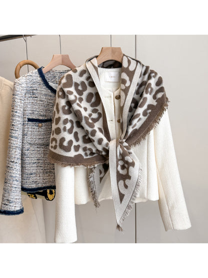 Scarvii - Leopard Pattern Triangle Shawl