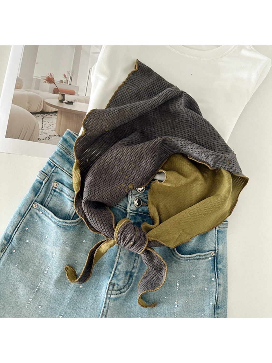 Scarvii - Knitted Reversible Two-Tone Triangle Scarf