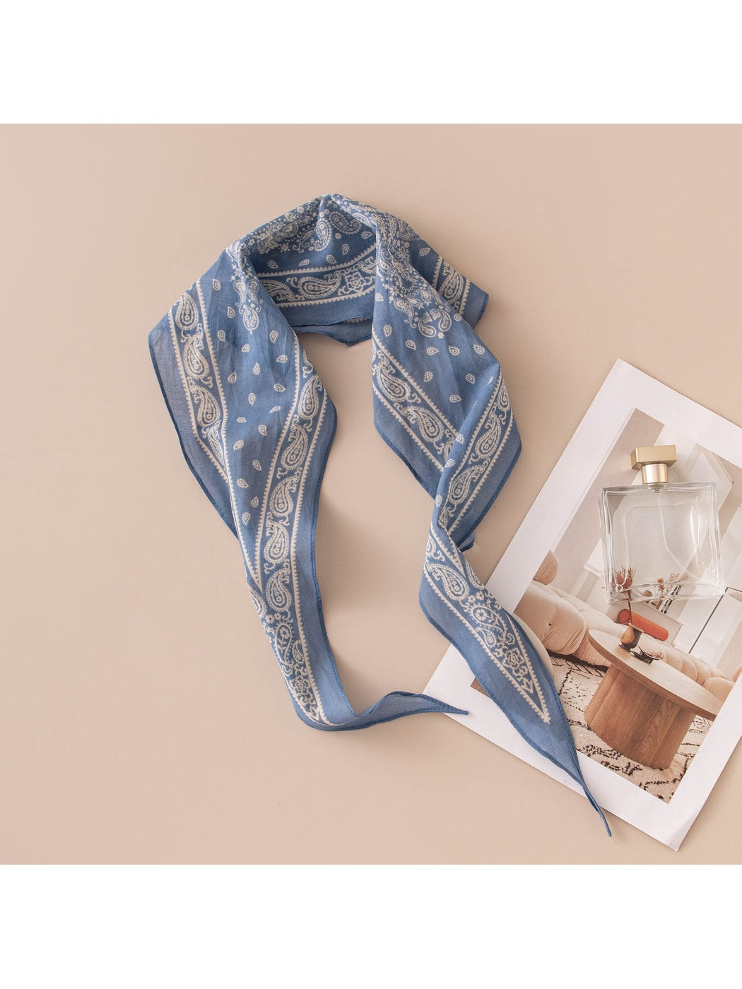 Scarvii - Retro Paisley Pattern Diamond-shaped Scarf