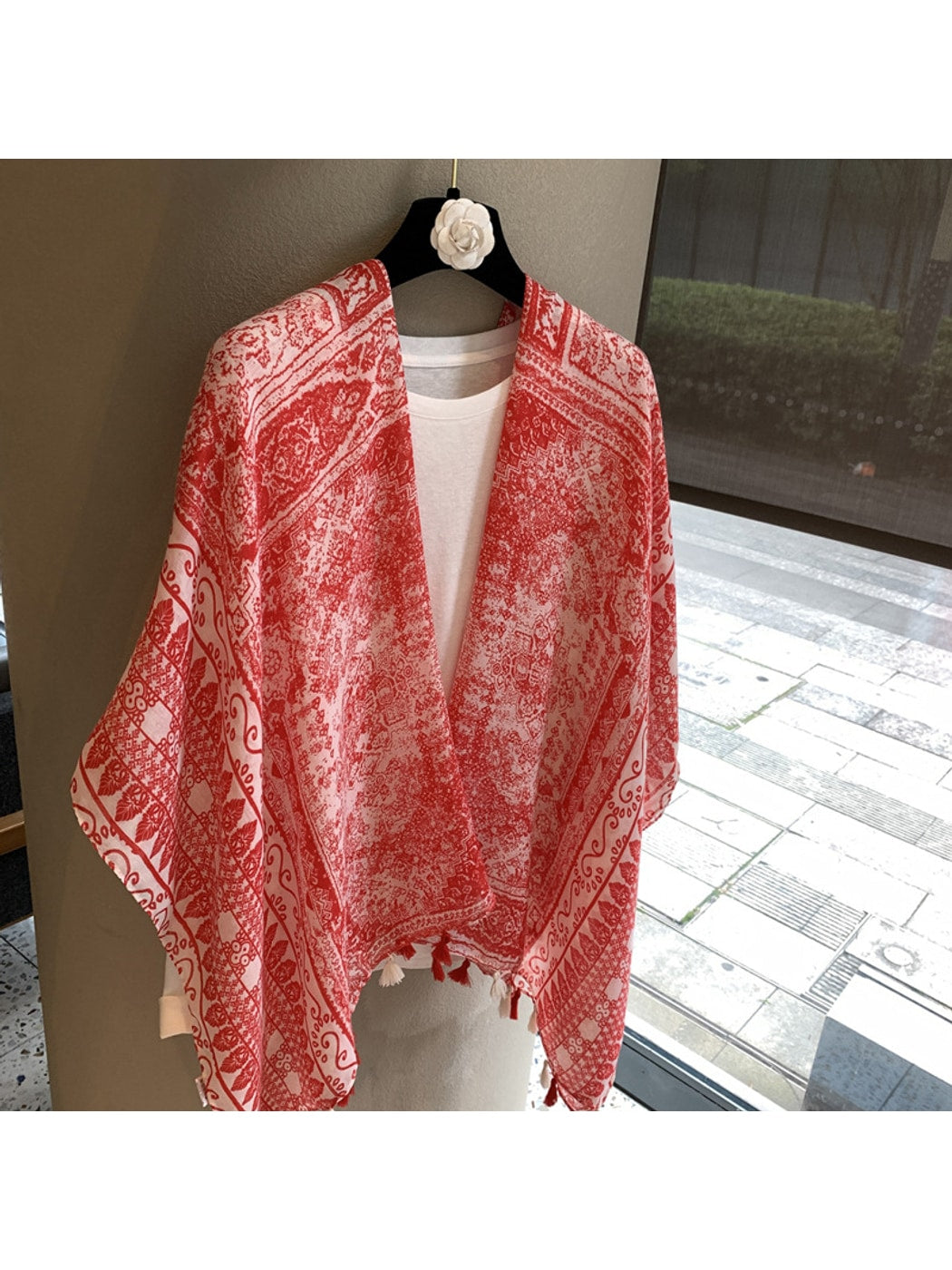 Scarvii - Retro Geometric Print Tassel Trim Shawl