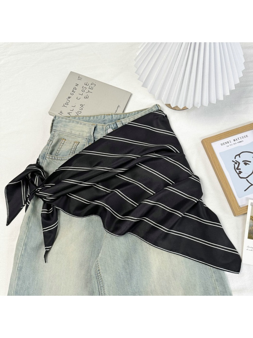 Scarvii - Minimal Line Triangle Scarf