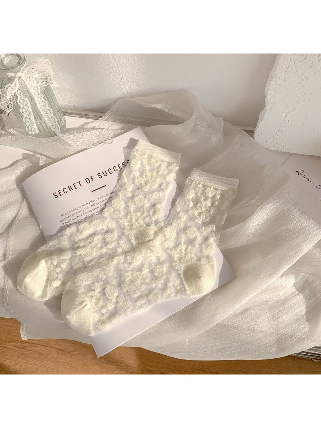 Rufia - Retro Floral Embossing Sheer Crew Socks