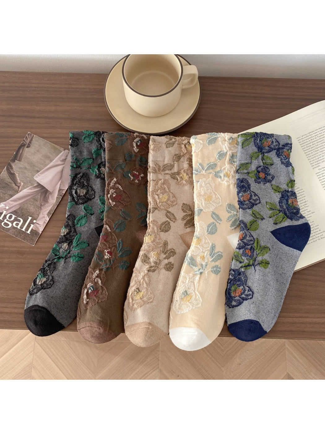 Rufia - Vintage Bloom Embroidered Crew Socks