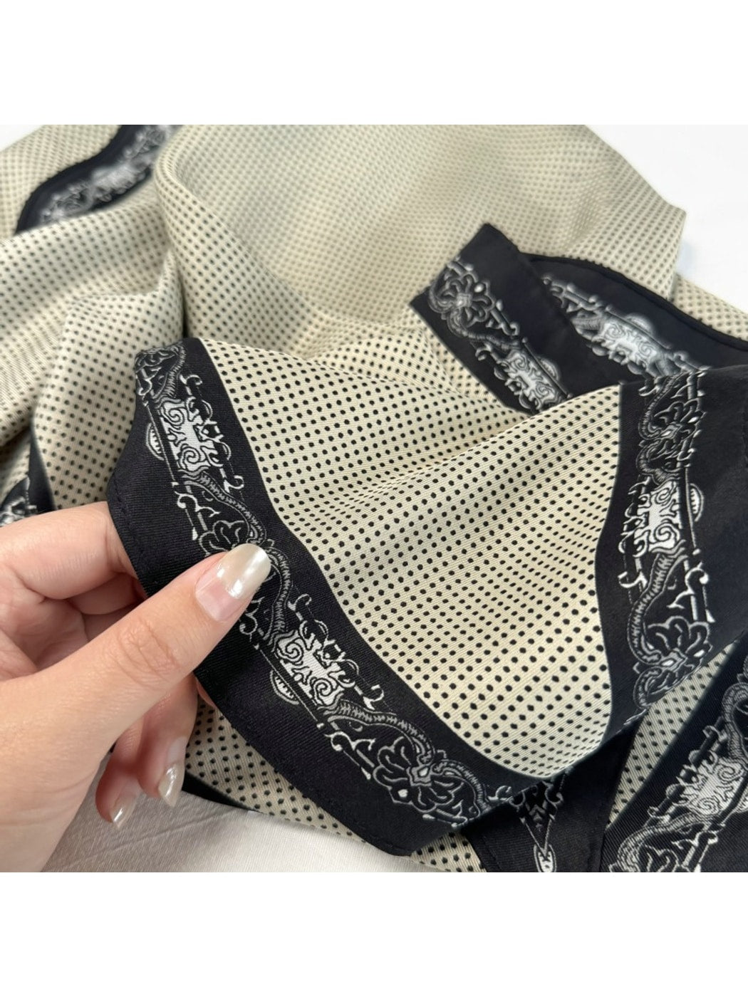 Scarvii - Retro Panel Print Decorative Triangle Scarf