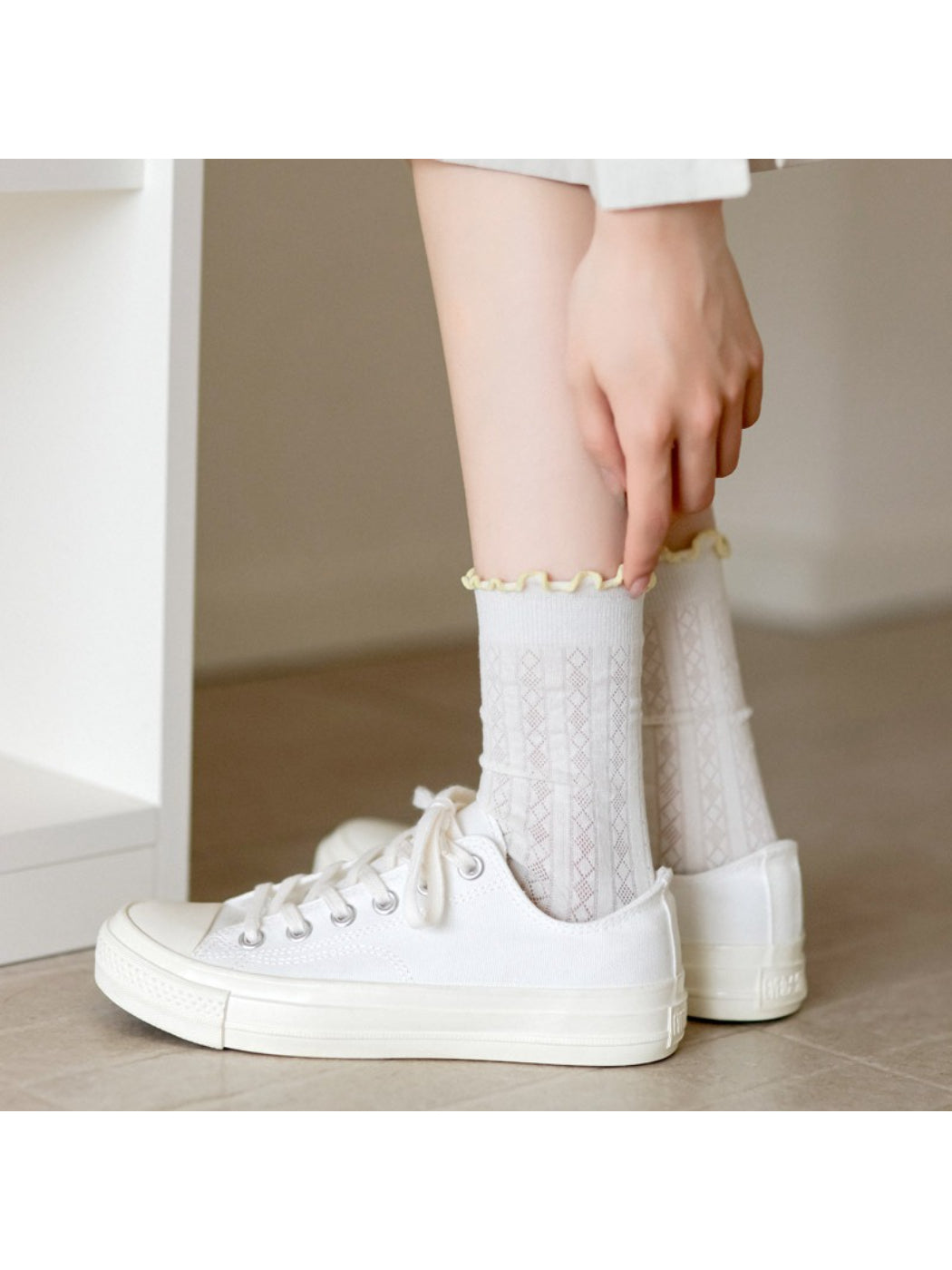 Rufia - Pastel Ruffle Edge Cable Knit Crew Socks