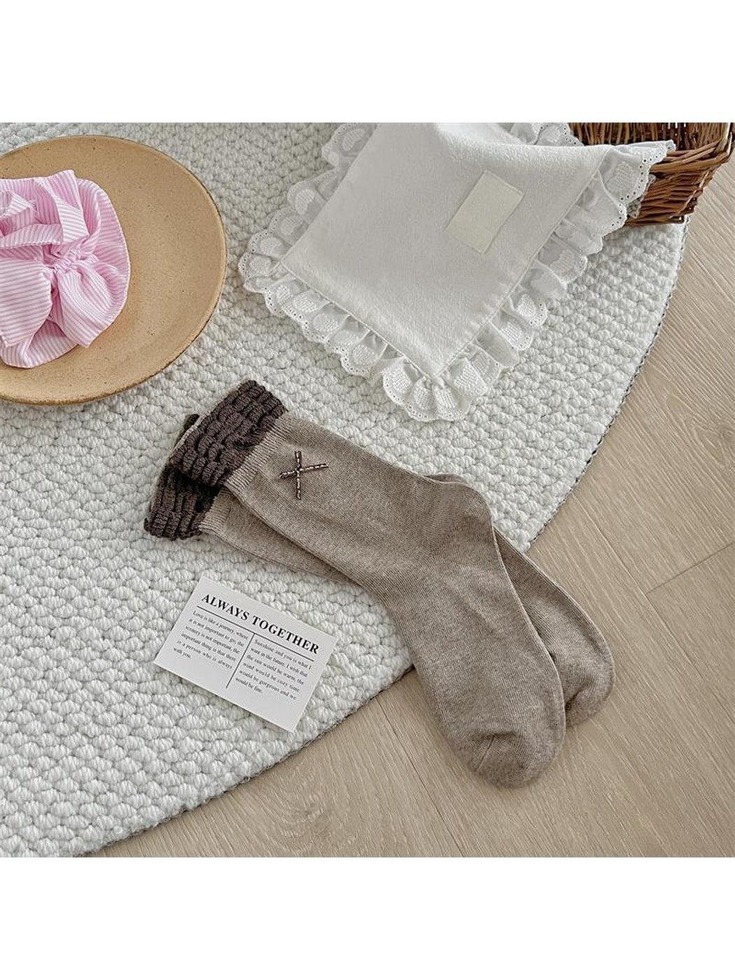 Rufia - Retro Bow Ruffle Cuff Crew Socks