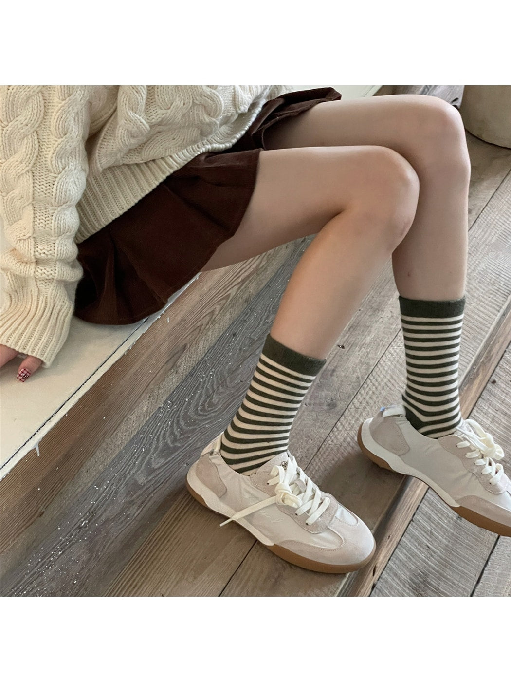Rufia - Minimal Contrast Stripe Crew Socks