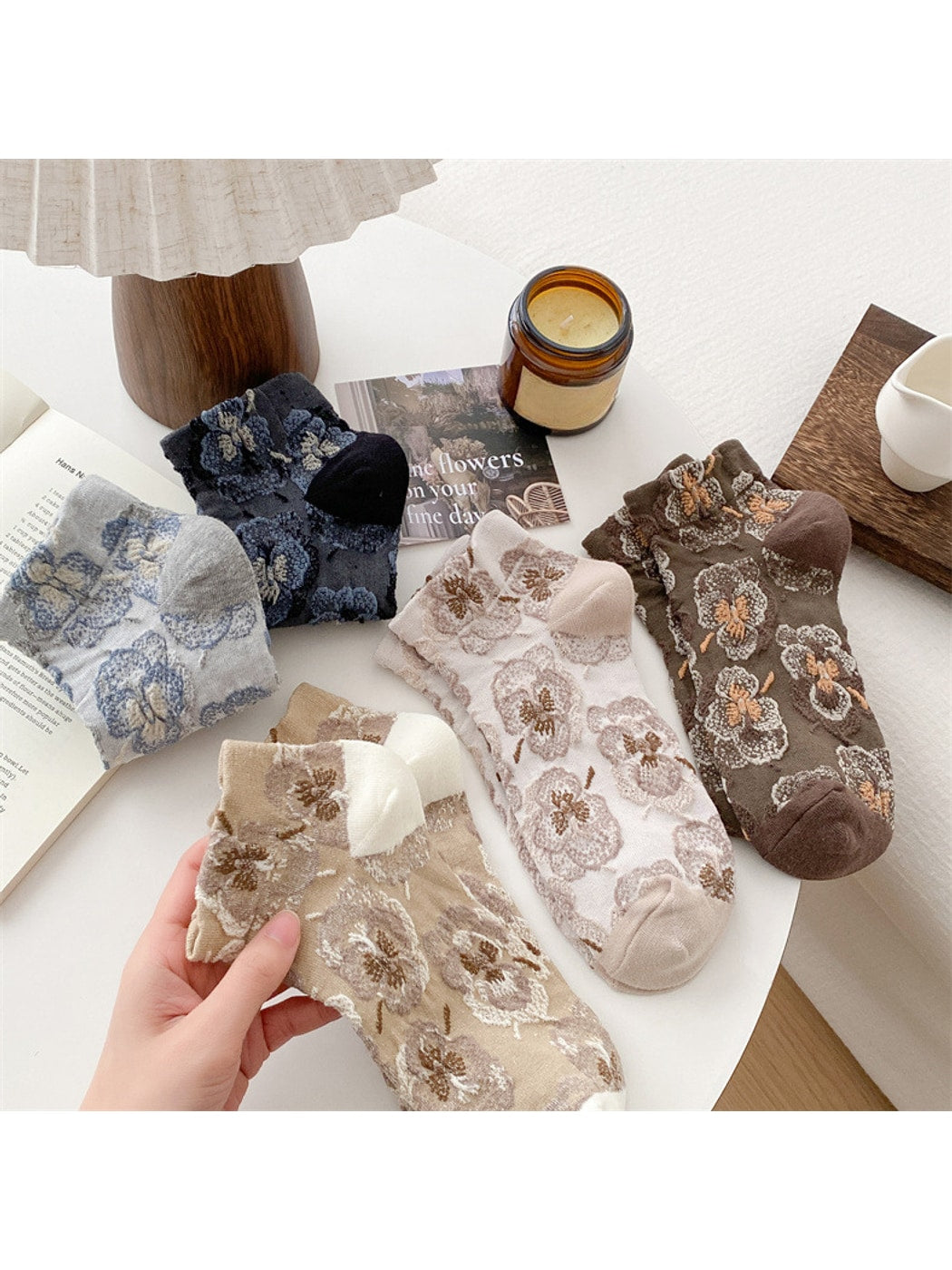 Rufia - Vintage Flower Pattern Ankle Socks