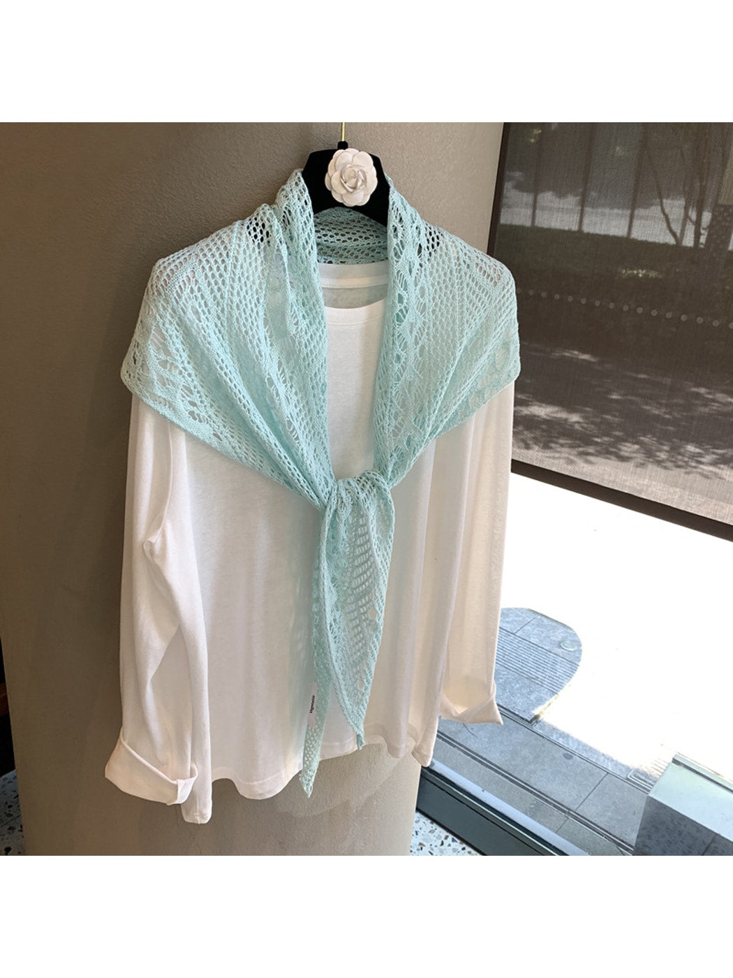 Scarvii - Hollow-Out Lattice Triangle Bandana