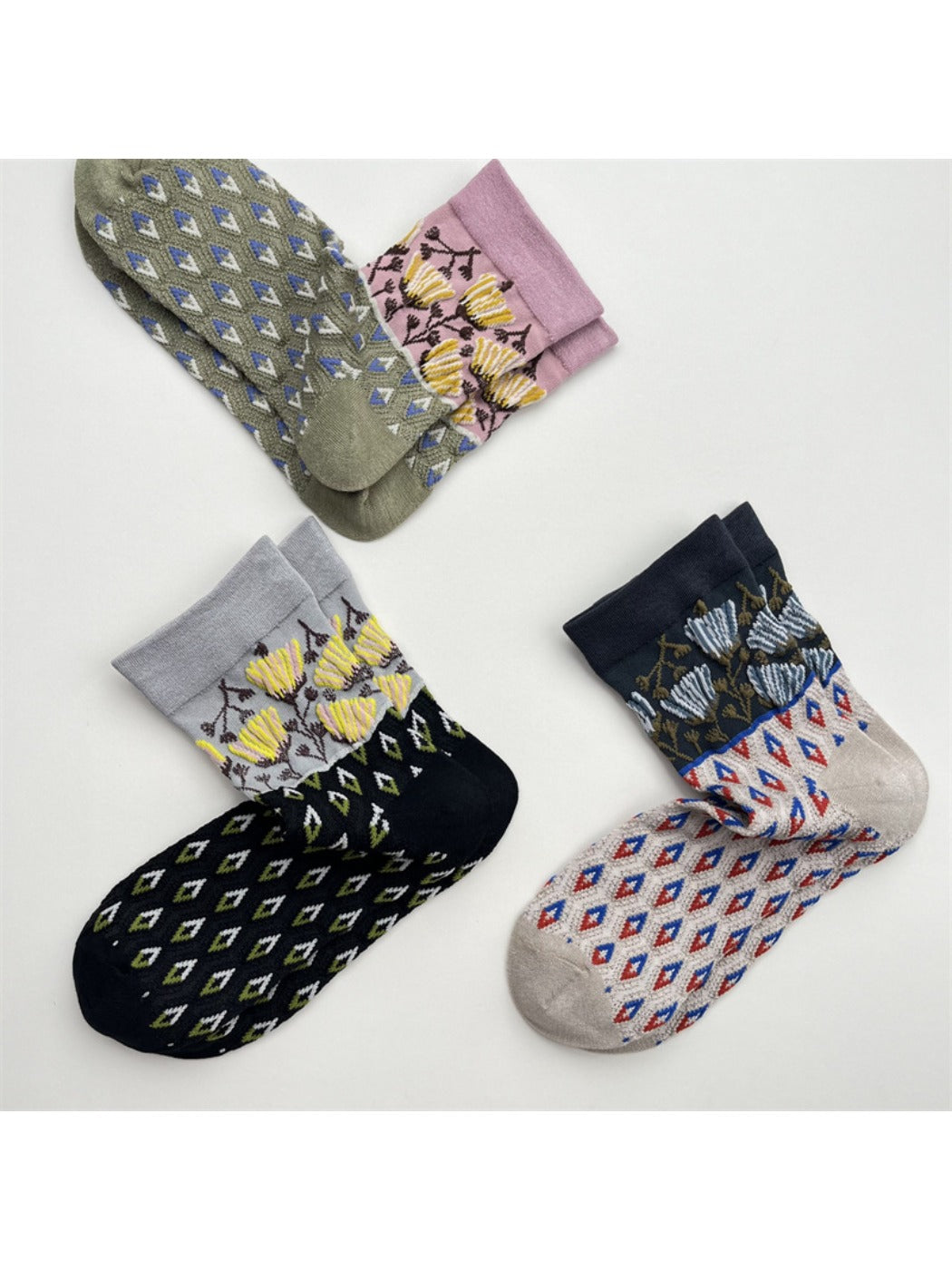 Rufia - Boho Diamond Pattern Mid-Crew Socks