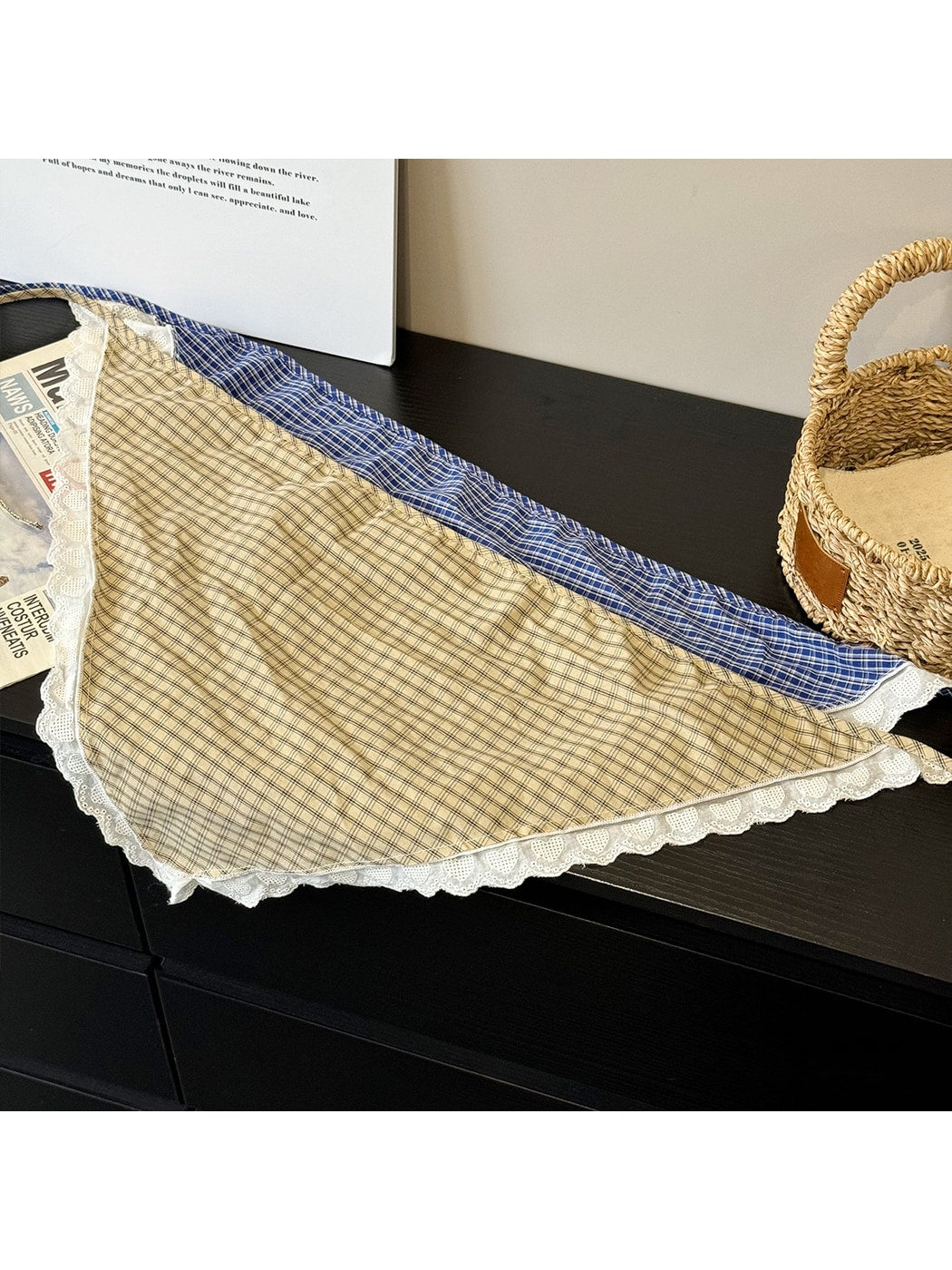 Scarvii - Elegant Plaid Broderie Triangle Bandana