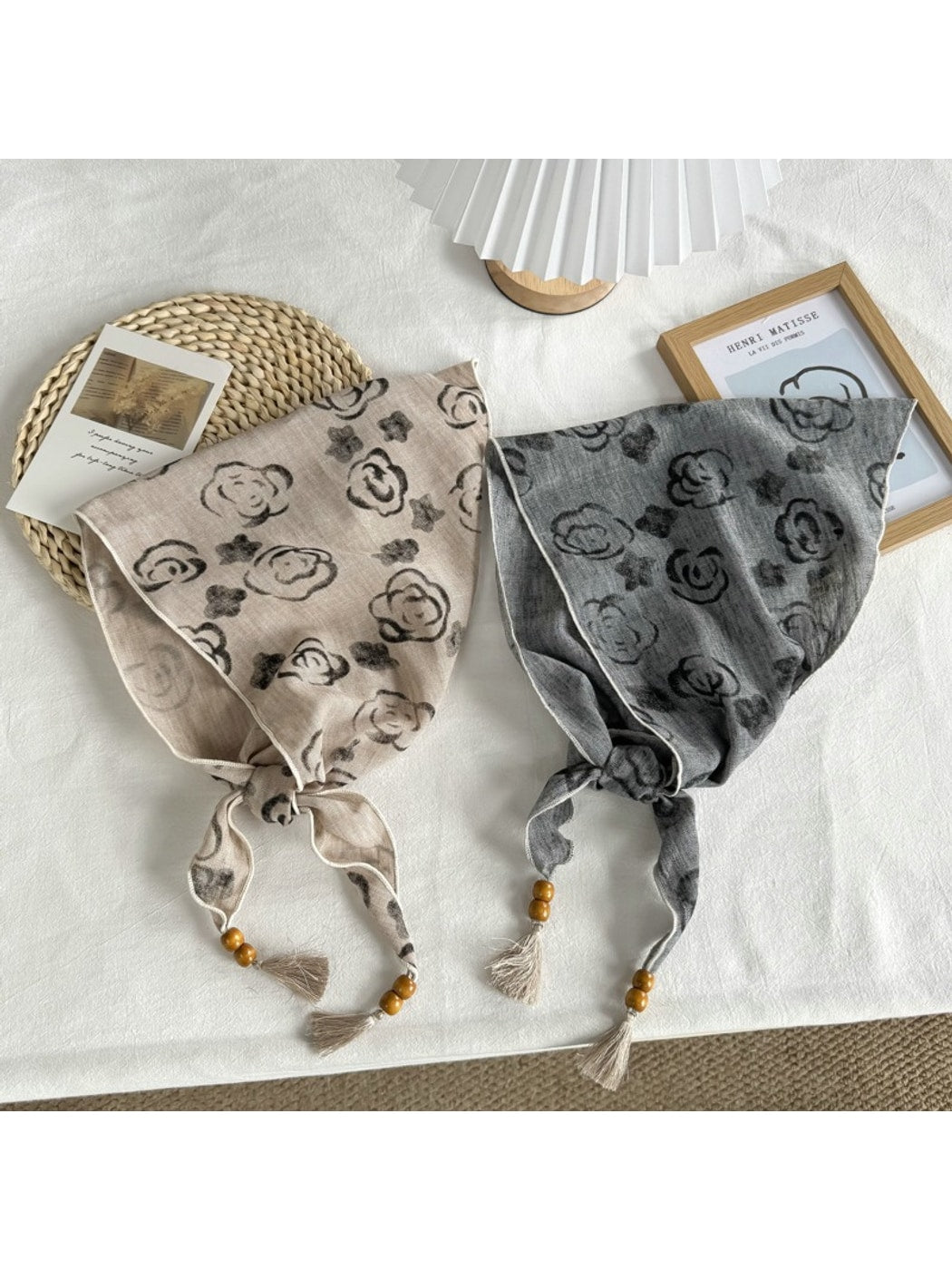Scarvii - Floral Print Tie End Triangle Bandana