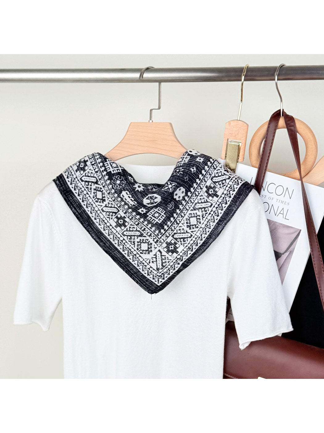 Scarvii - Retro Style Geometric Patterns Square Scarf