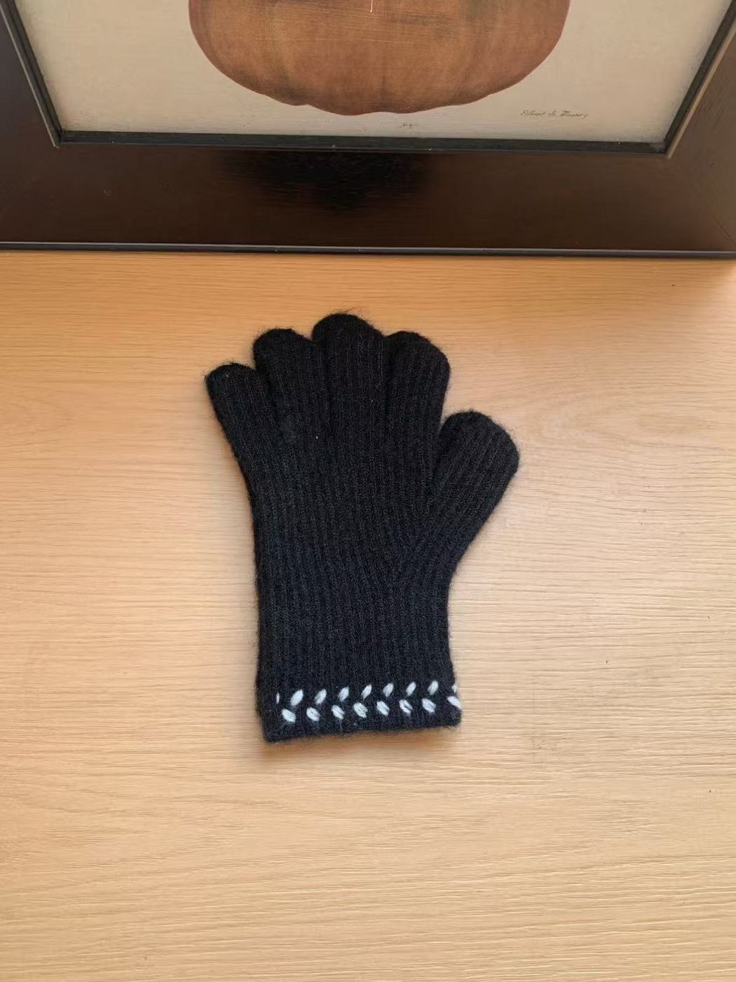 Black ribbed gloves with contrasting leaf-like cuff embroidery
